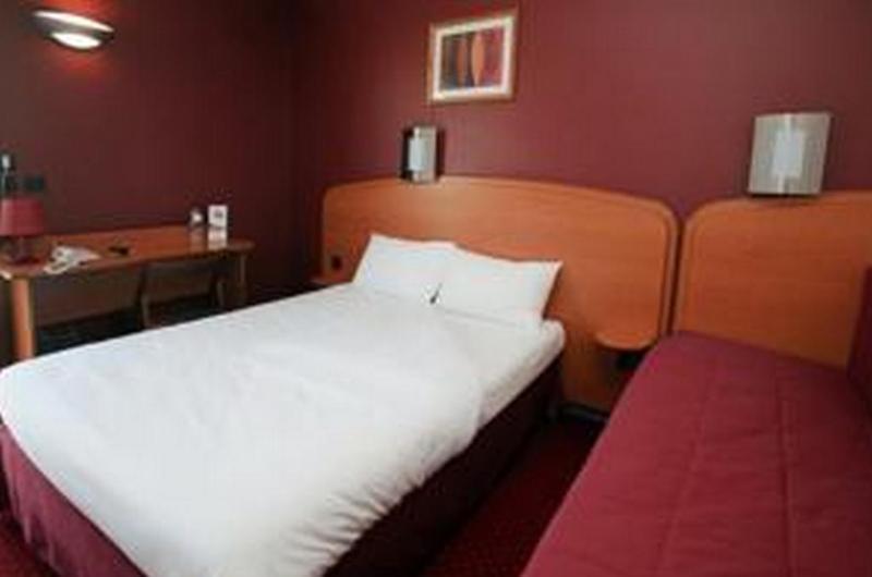 Sky Hotel Goussainville Charles De Gaulle Habitación foto