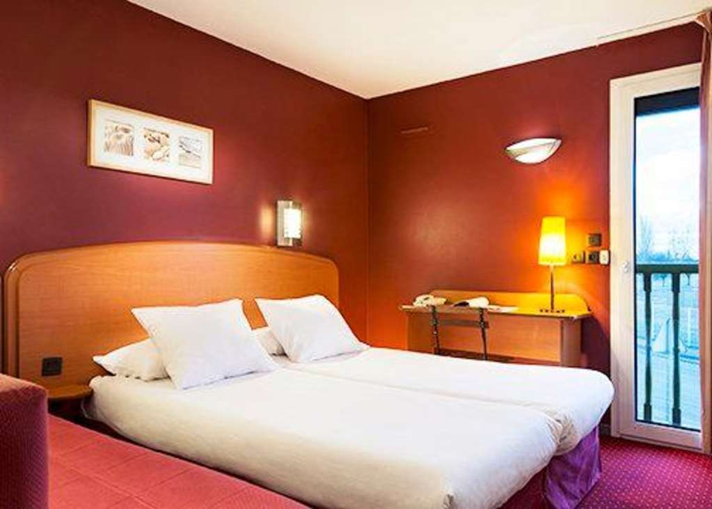 Sky Hotel Goussainville Charles De Gaulle Habitación foto